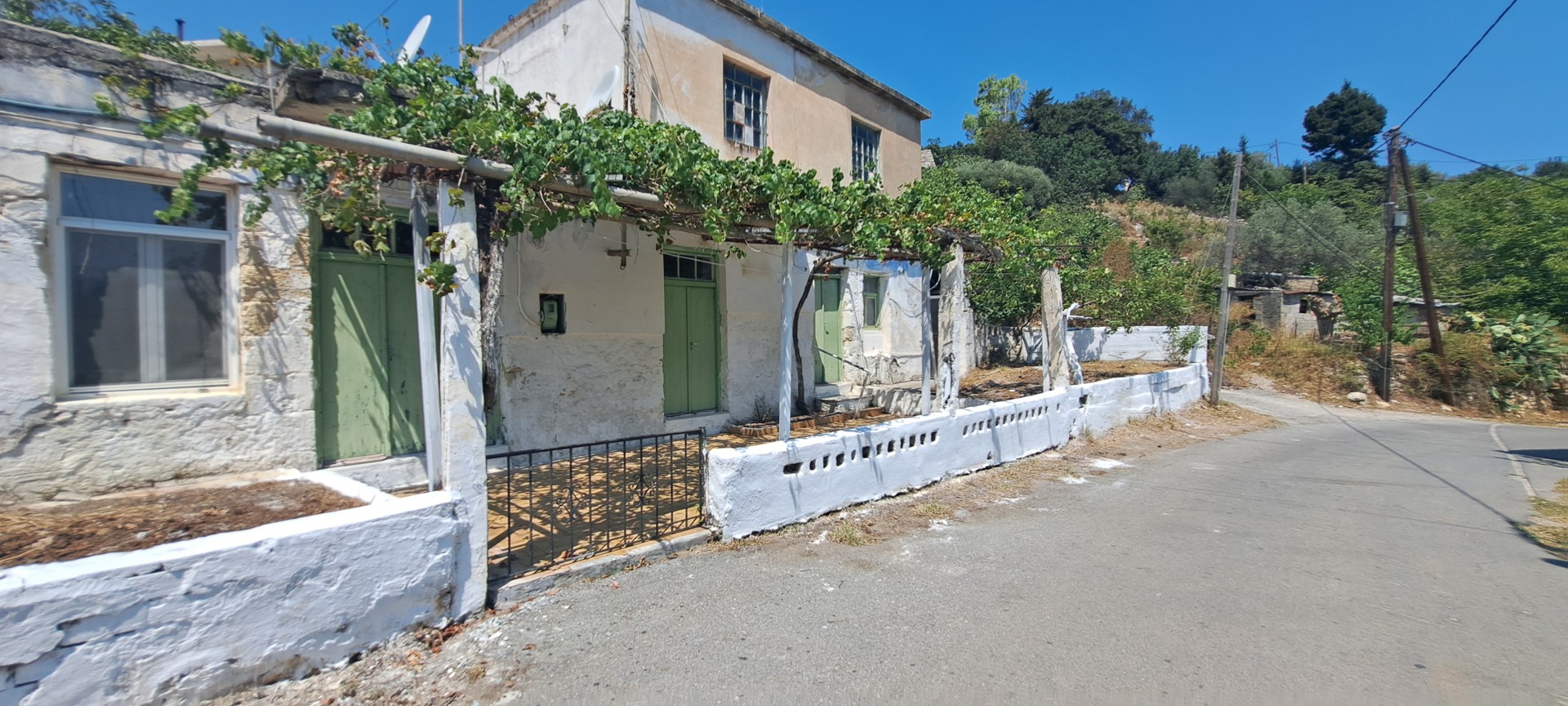 Old House With Mountain View in Kournas. ID 05-2862