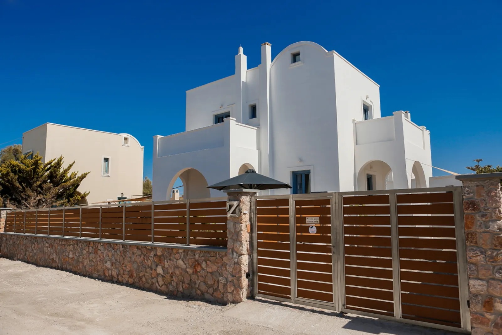 Seaview villa for sale in Santorini. ID Sv-827