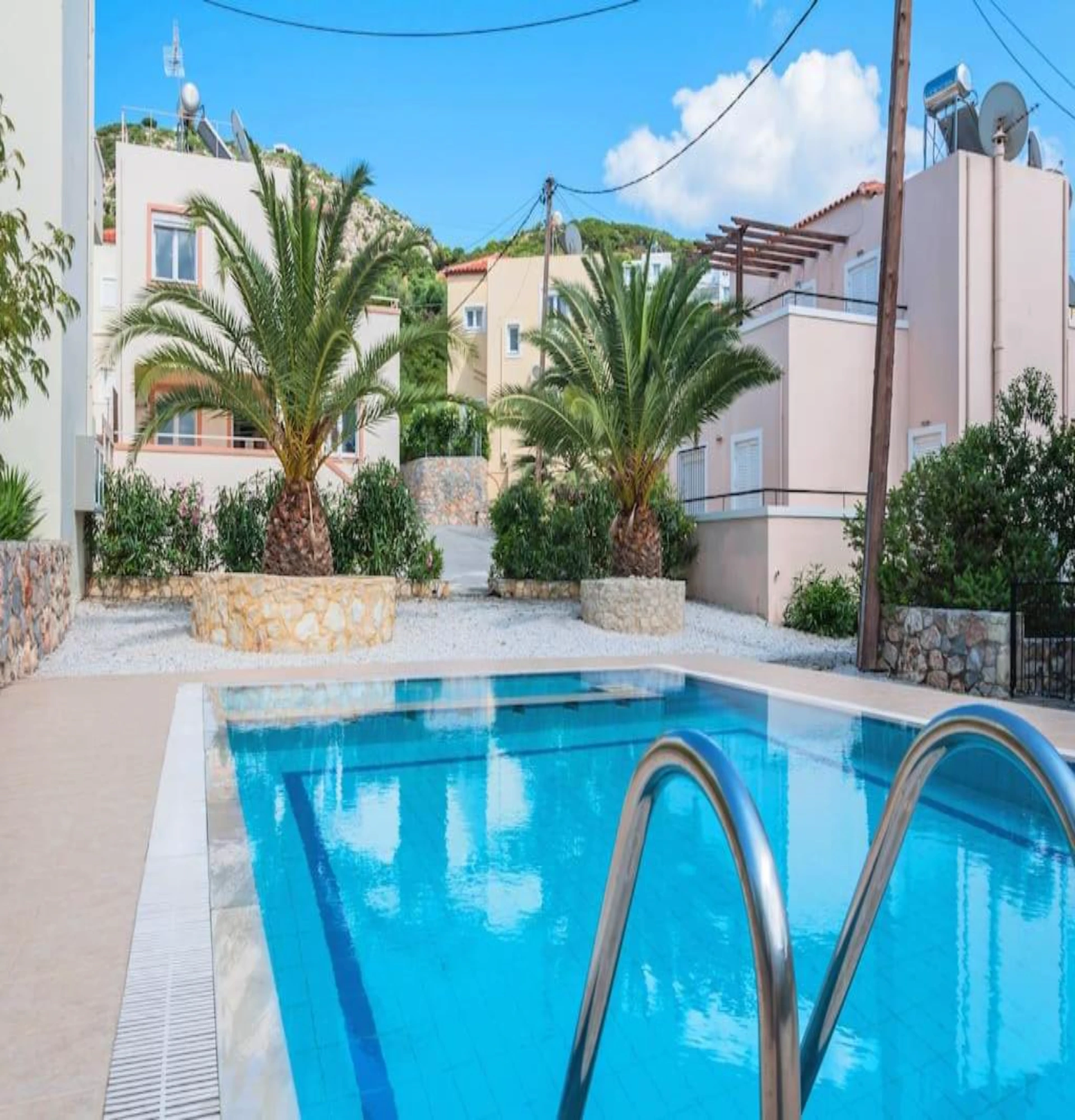 Maisonette for rent in Almyrida Apokoronas. ID 001-1385