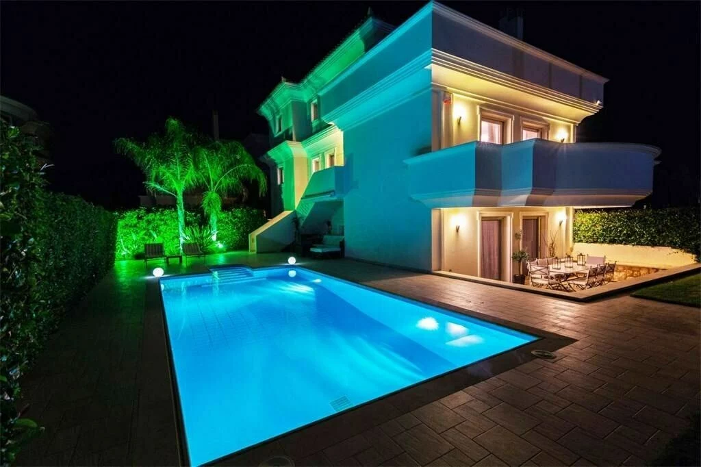 Seaview villa for sale in Kalyvia Thorikou. ID Av-818