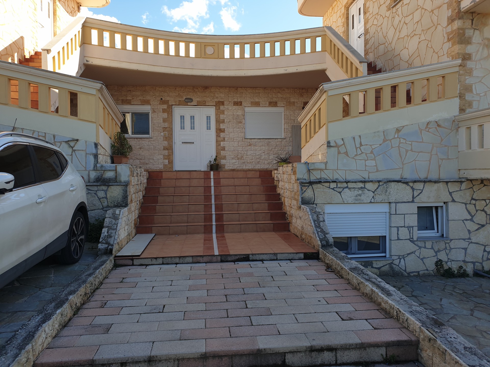 Seaview apartment for sale in Agioi Apostoloi. ID 04-5081