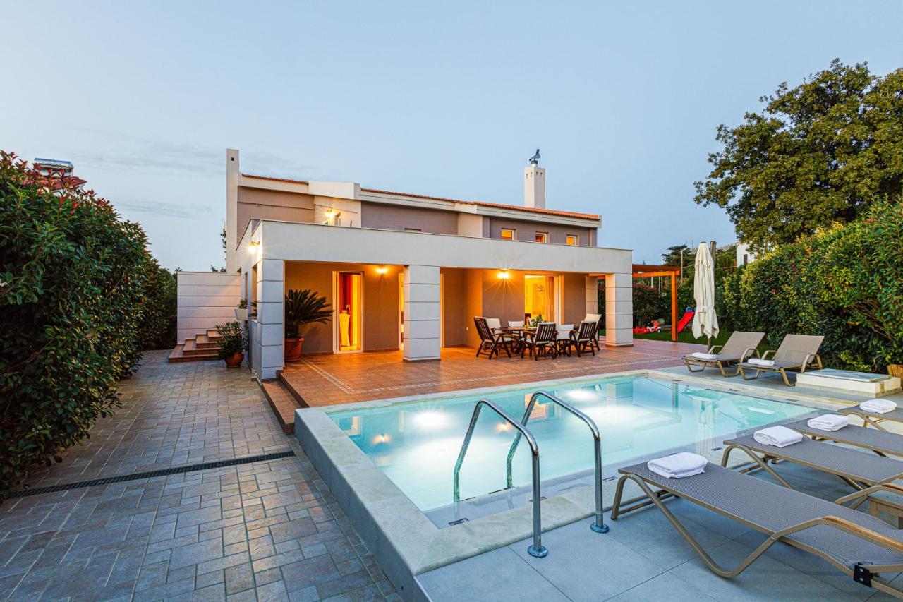 Luxury Villa for sale near Rethymno. ID 1v-797