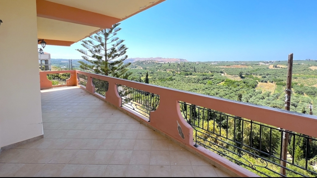 Building with two apartments for sale near Panormo. ID 14-4631