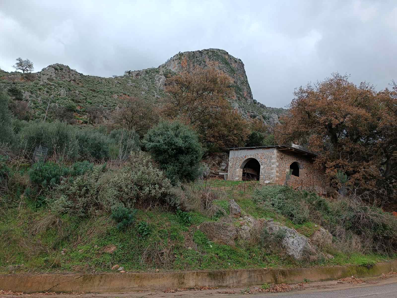 Old stone house for sale in Kolymbari. ID 05-2845