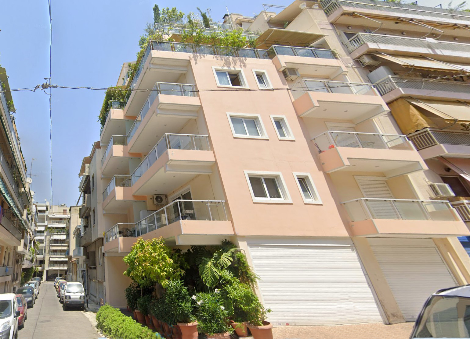 Building with 6 Studio Apartments and one Shop for sale in Neos Kosmos. ID AB-1062