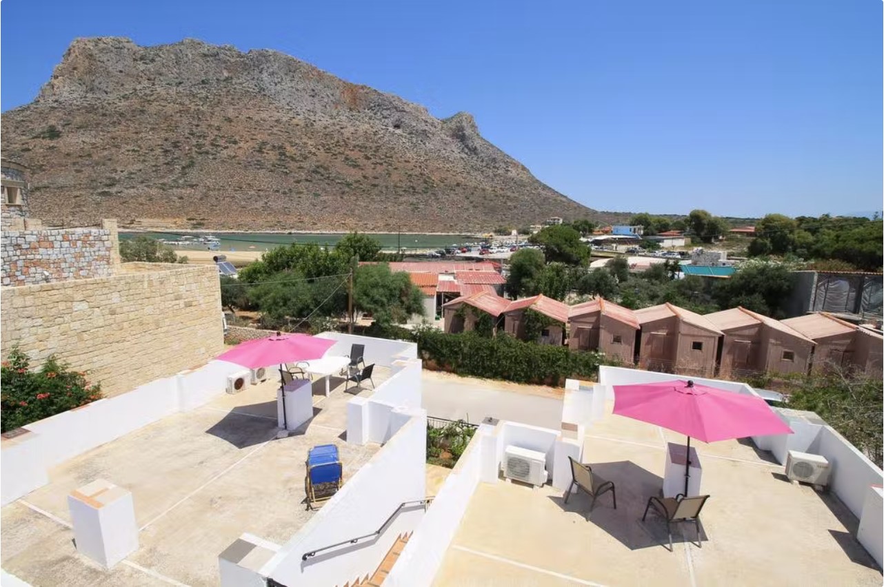 Hotel with 8 apartments for sale in Akrotiri Chania. ID 02-585