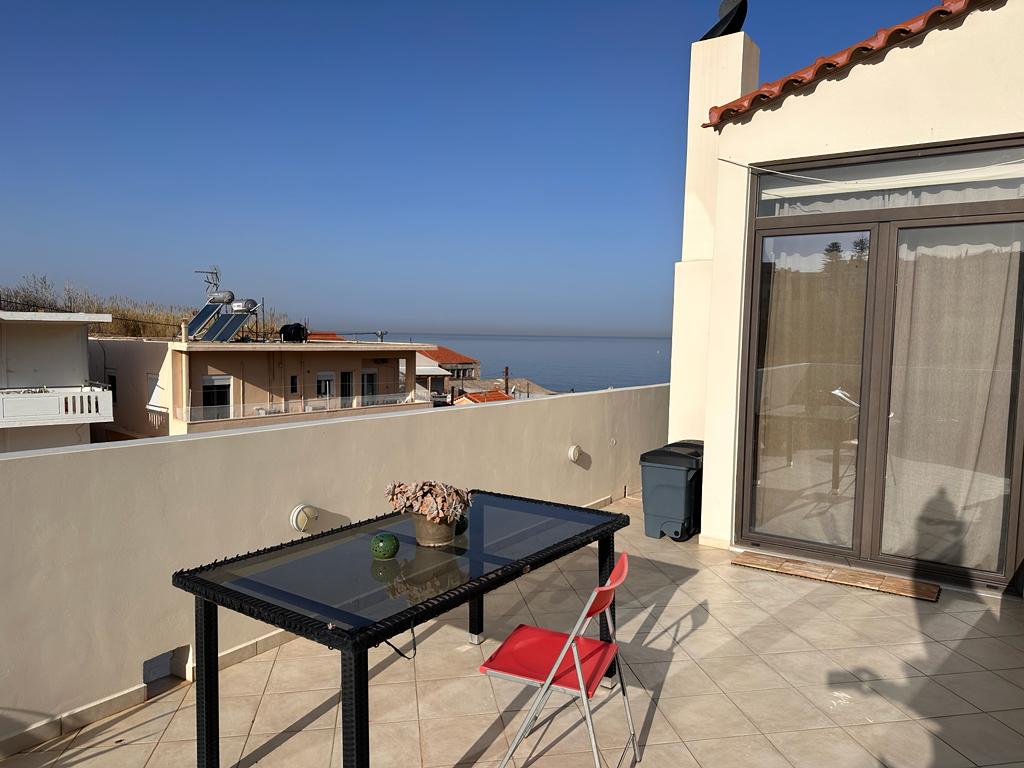 Seaview Penthouse for rent in Tampakaria. ID 001-1100