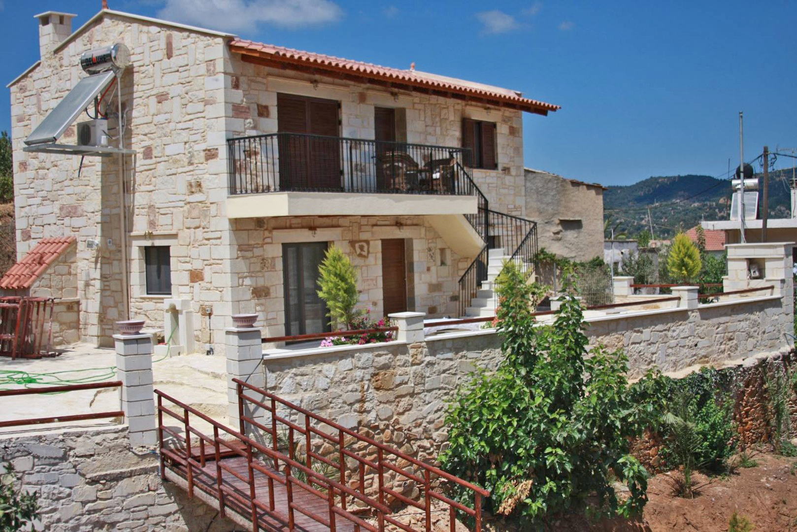 Detached Stone House for sale in Alikianos. ID 04-4415