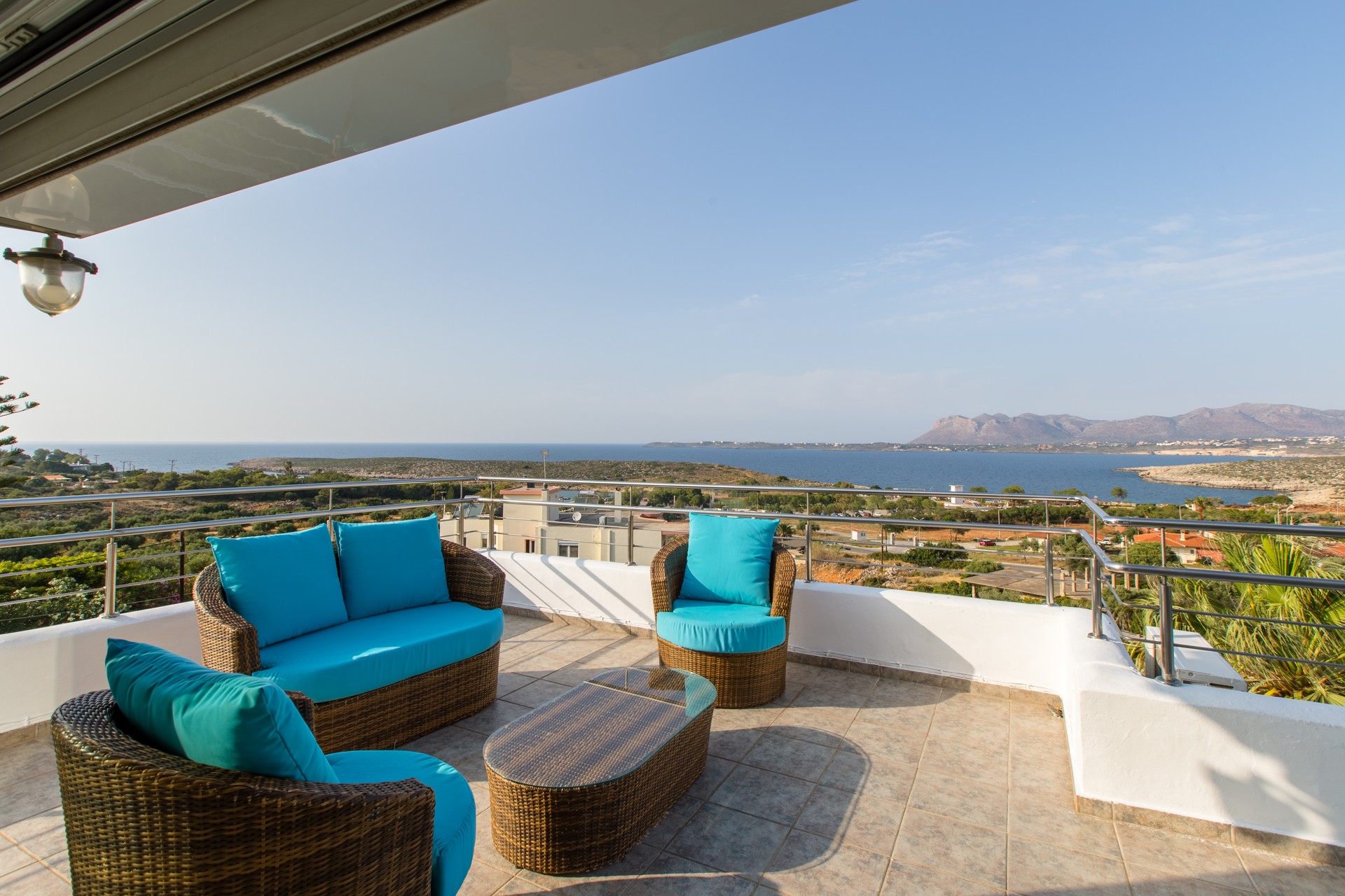 Seaview Penthouse for long-term rent in Agios Onoufrios Akrotiri. ID 001-1094