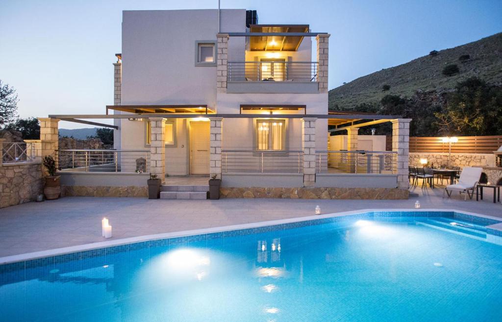 Villa for sale in Exopolis. ID 0v-724