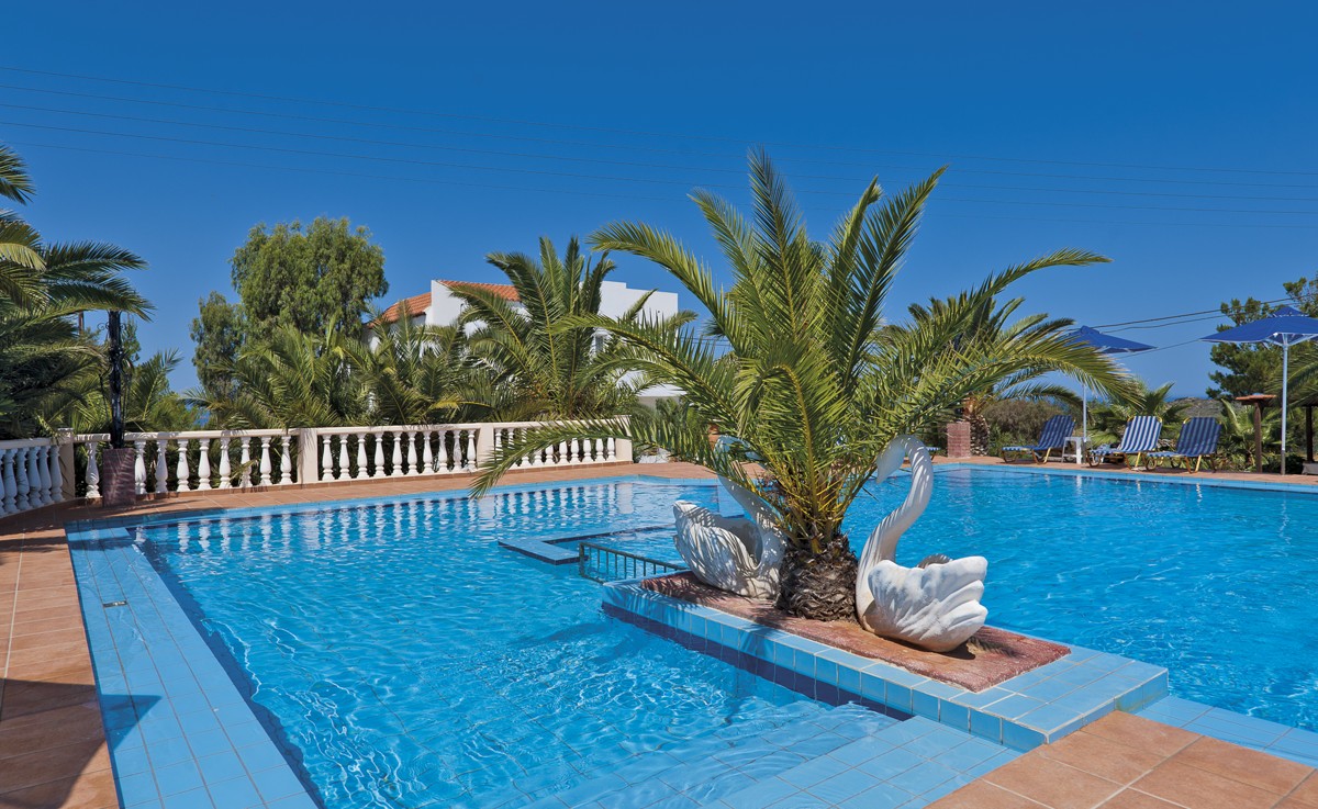 Hotel for sale in Chania. ID 02-565