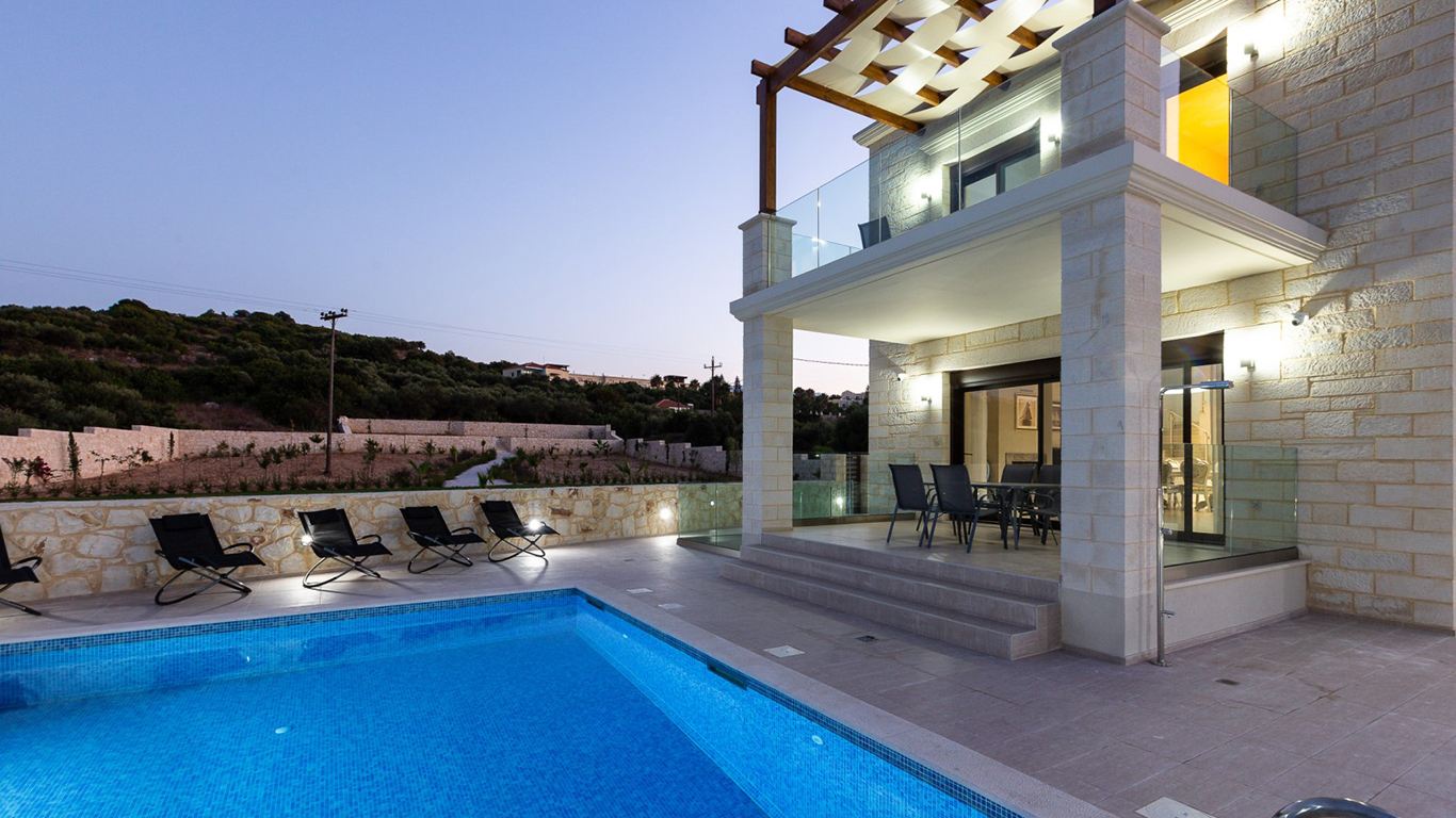 Villa for sale in Apokoronas Almyrida. ID 0v-714