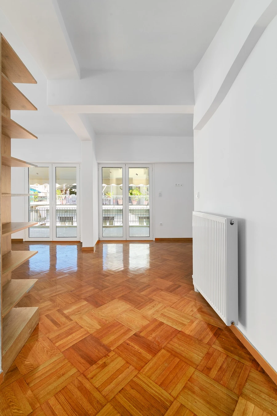 Three Bedroom Apartment for sale in Victoria. ID A4-11971