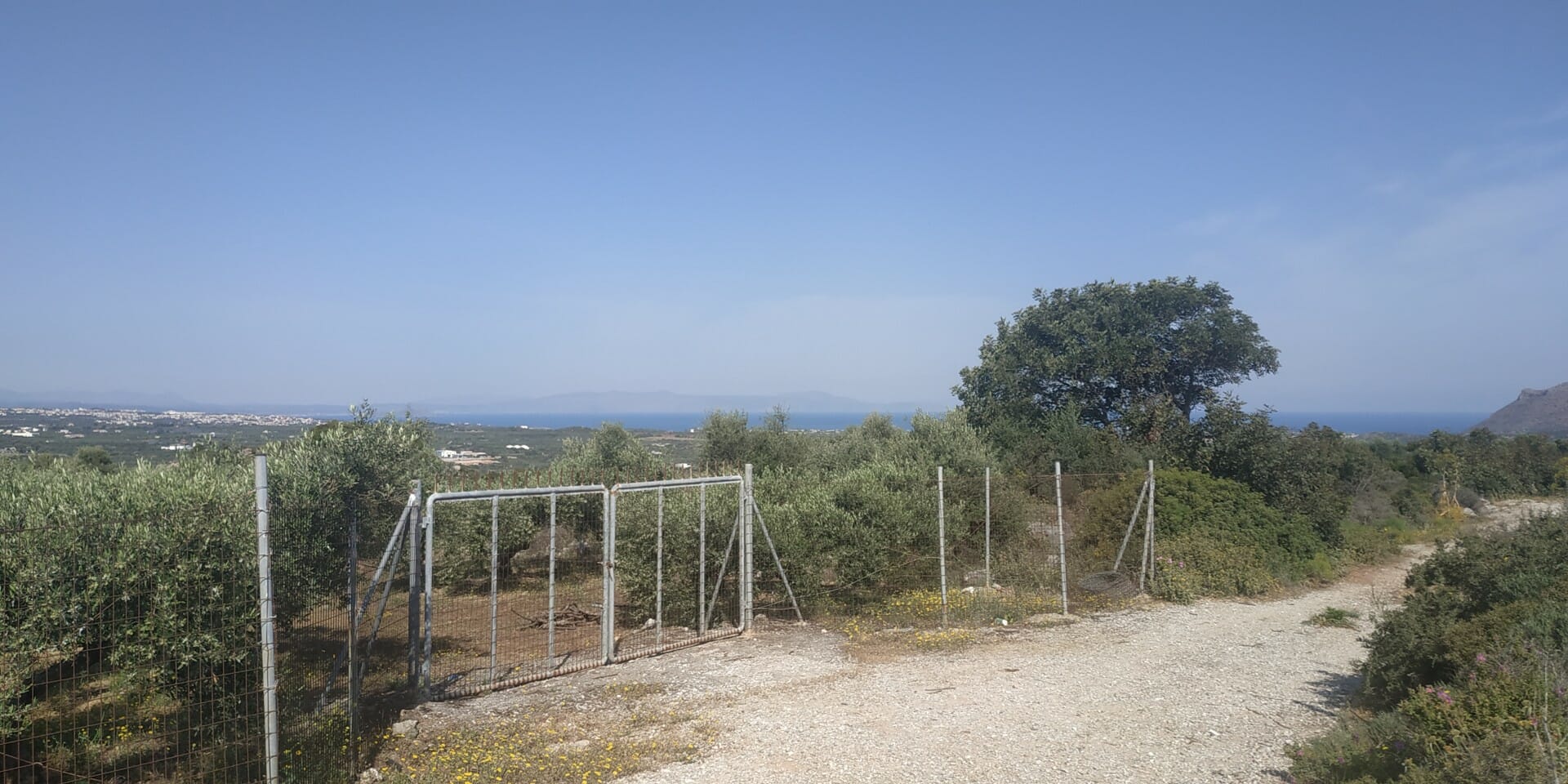 Seaview land for sale in Chordaki. ID 03-2345