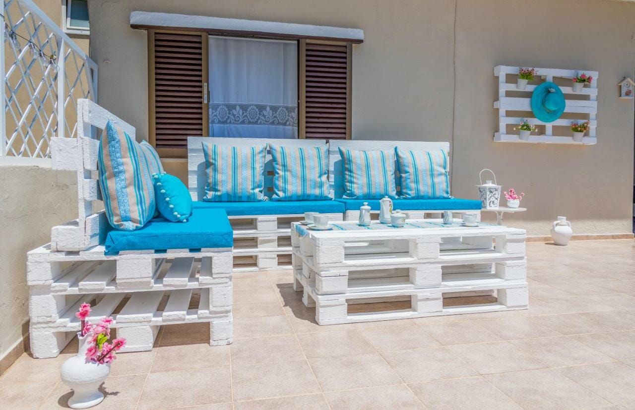 Seaside Apartment building for sale in Rethymno. ID 1B-1004