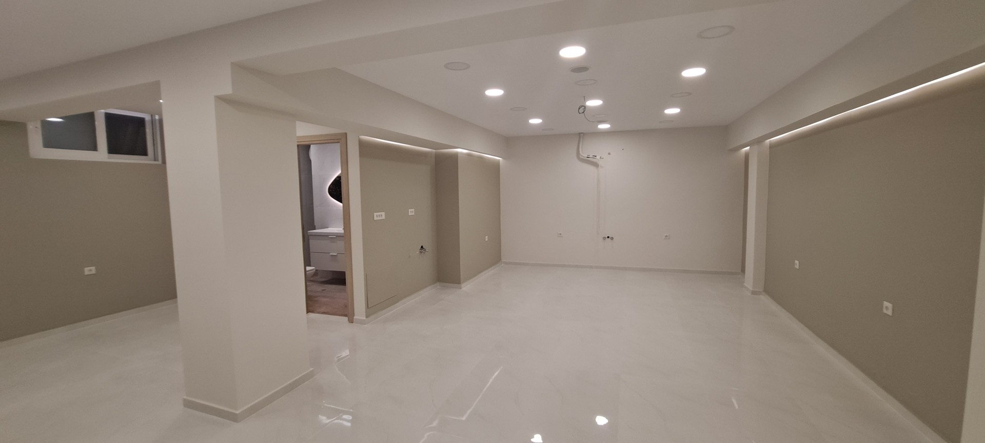 Commercial Space for rent in Chania city center. ID 001-990