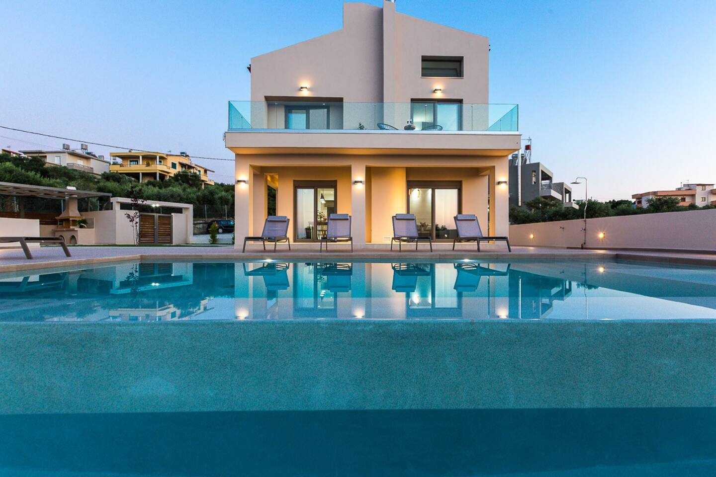Luxurious villa for sale in Kalamaki Chania. ID 0v-576