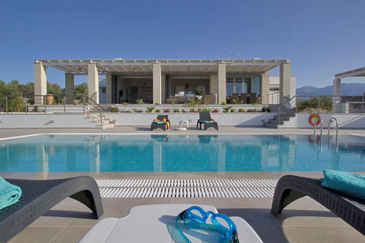 Luxury Villa in Chania for sale in Kalyves. ID 0v-571