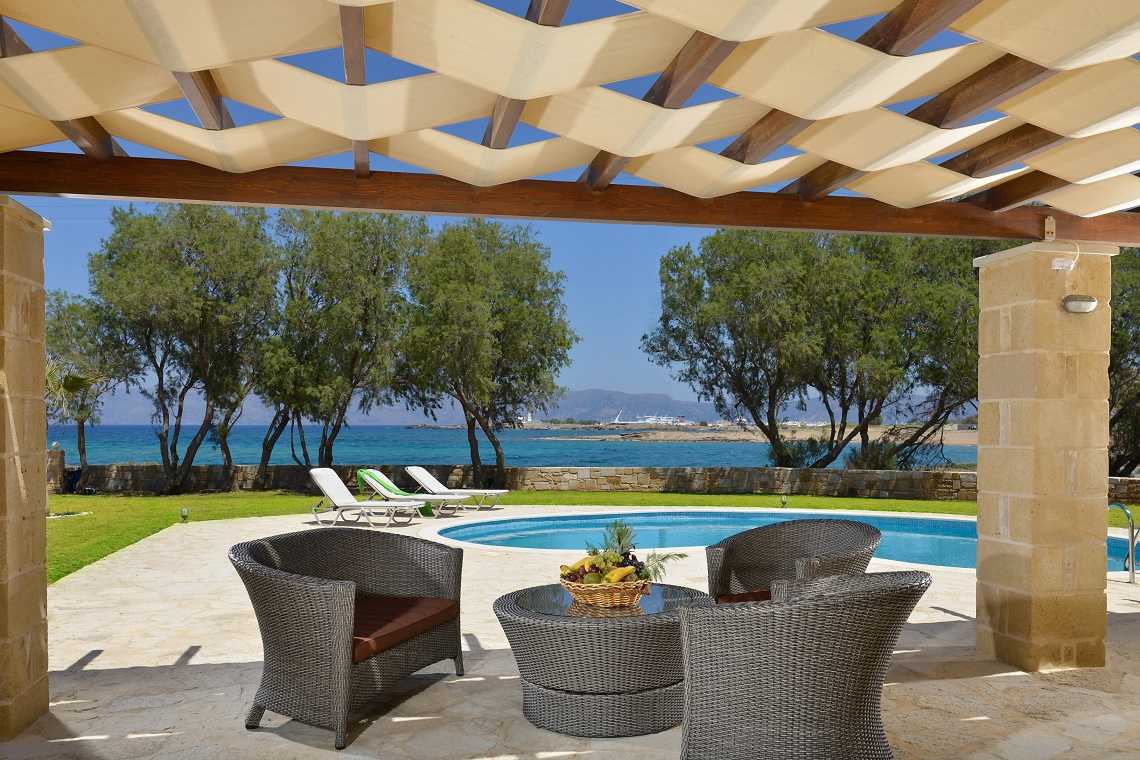 Beachfront Villa for sale in Kissamos. ID 0v-549