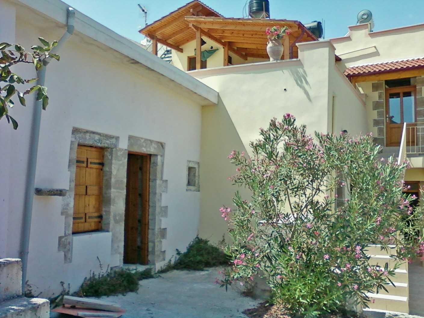 Stone old house for sale in Kissamos. ID 04-2711