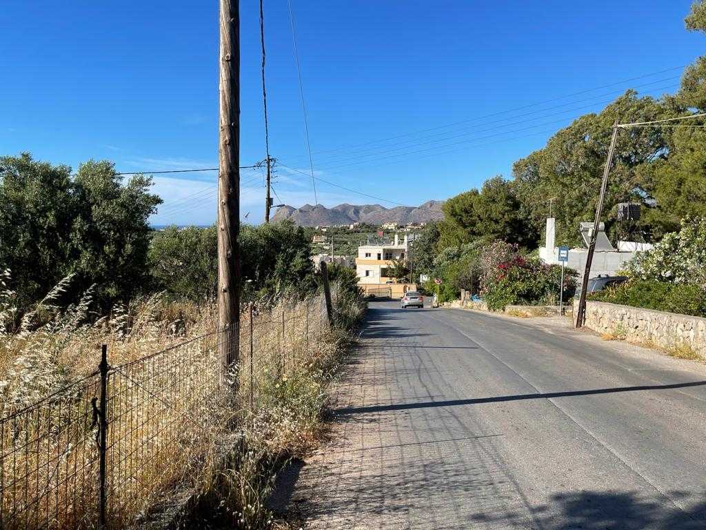 Land for sale in Kounoupidiana. ID 03-2044