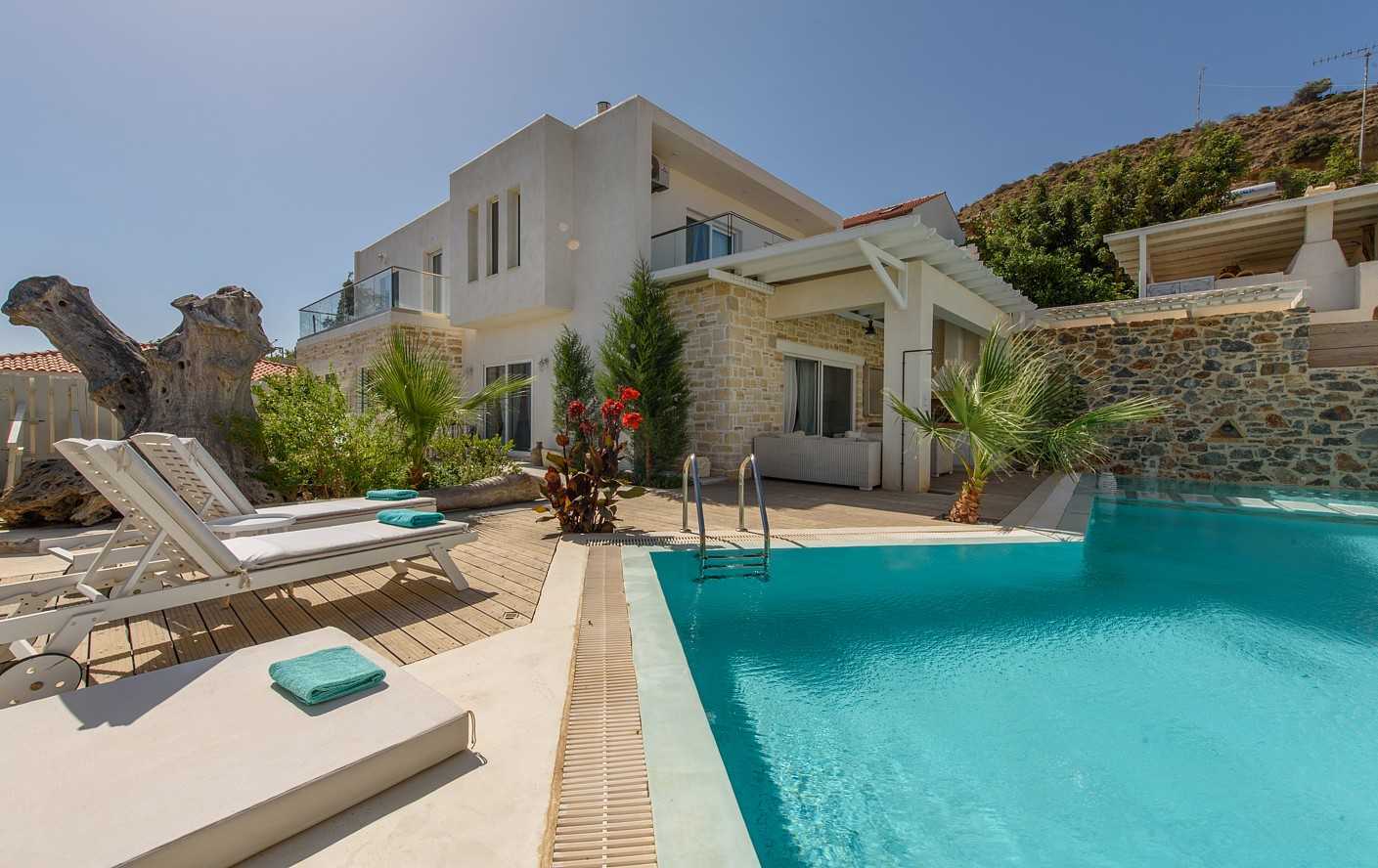 Villa for sale in south Crete. ID 2v-440