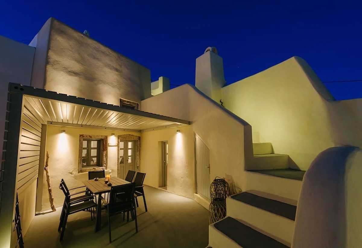 Twin Villas Hotel for sale in Santorini. ID S2-373