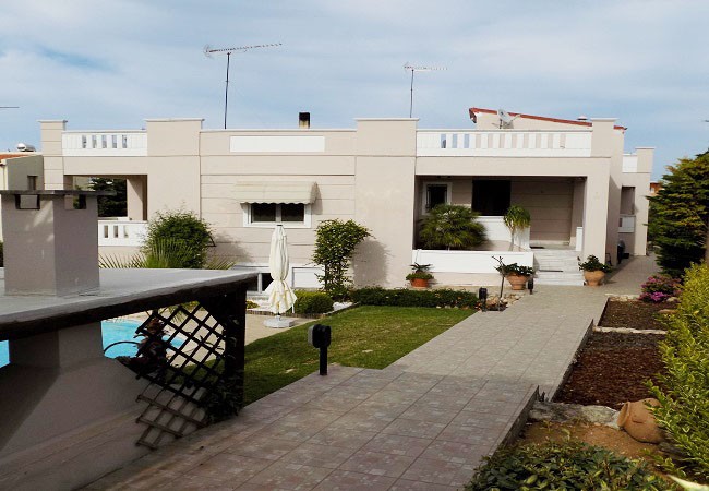 Complex of 3 apartments for sale in Chania, Crete. ID 01-198