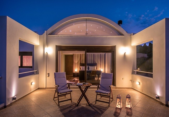 Luxury six-bedroom villa for sale in Heraklion, Crete. ID 2v-314