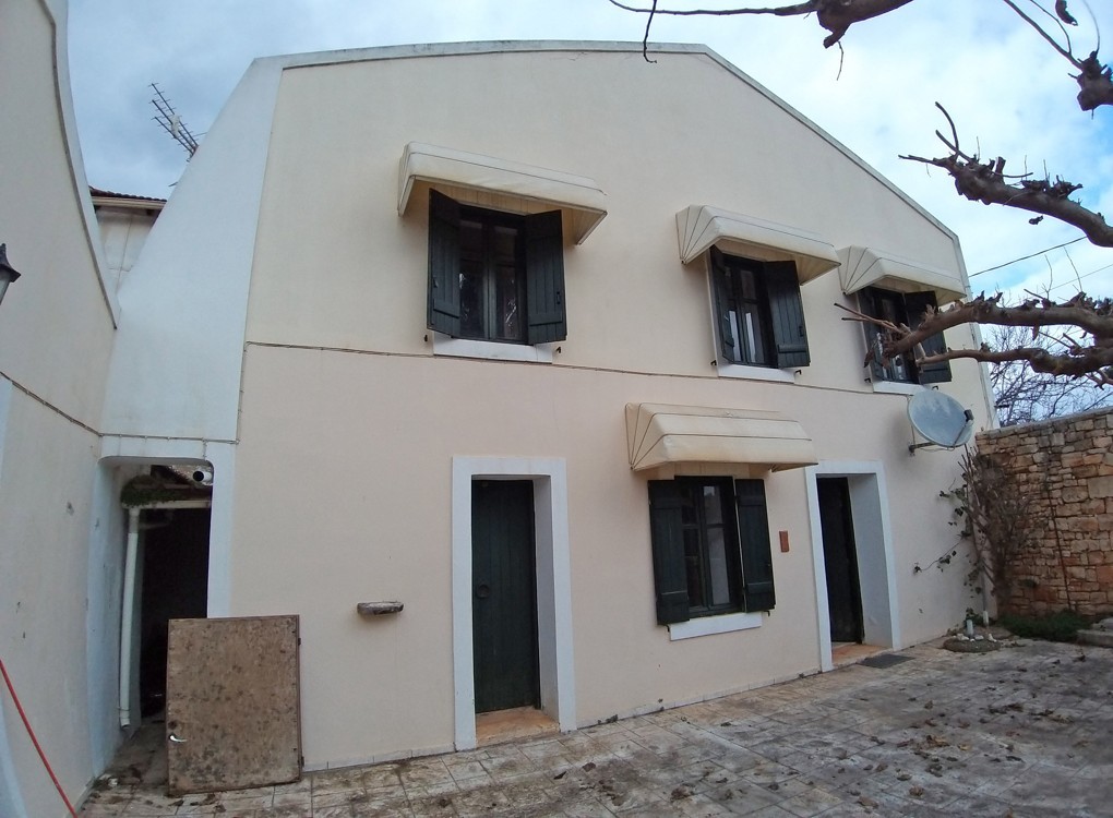 Old stone house with three bedrooms for sale in Aroni, Akrotiri. ID 04-1252