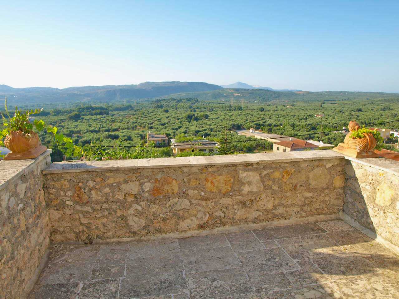 Traditional stone house for sale in Chania. ID 04-1022
