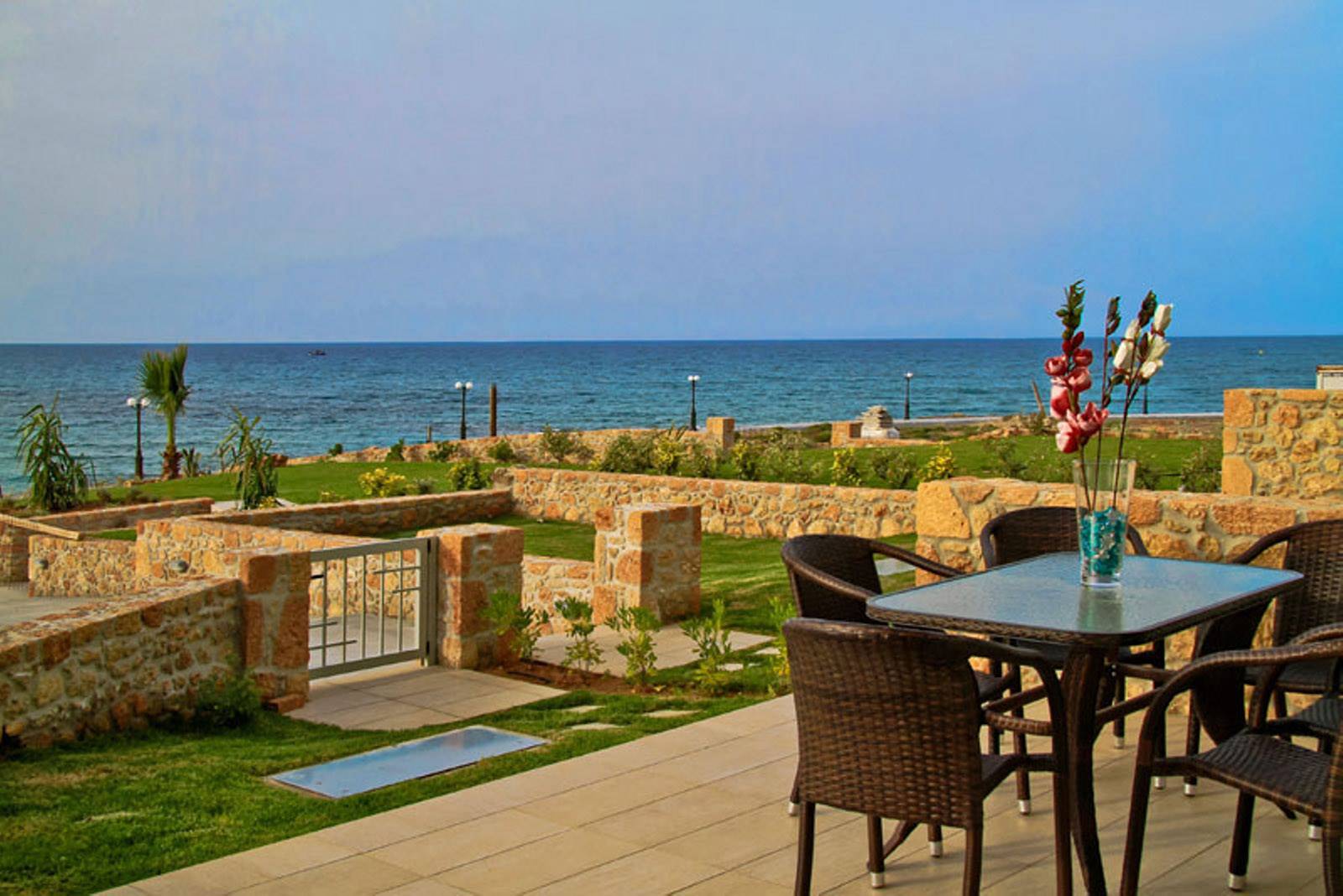 Beachfront four-bedroom villa for sale in Heraklion, Crete. ID 2v-327