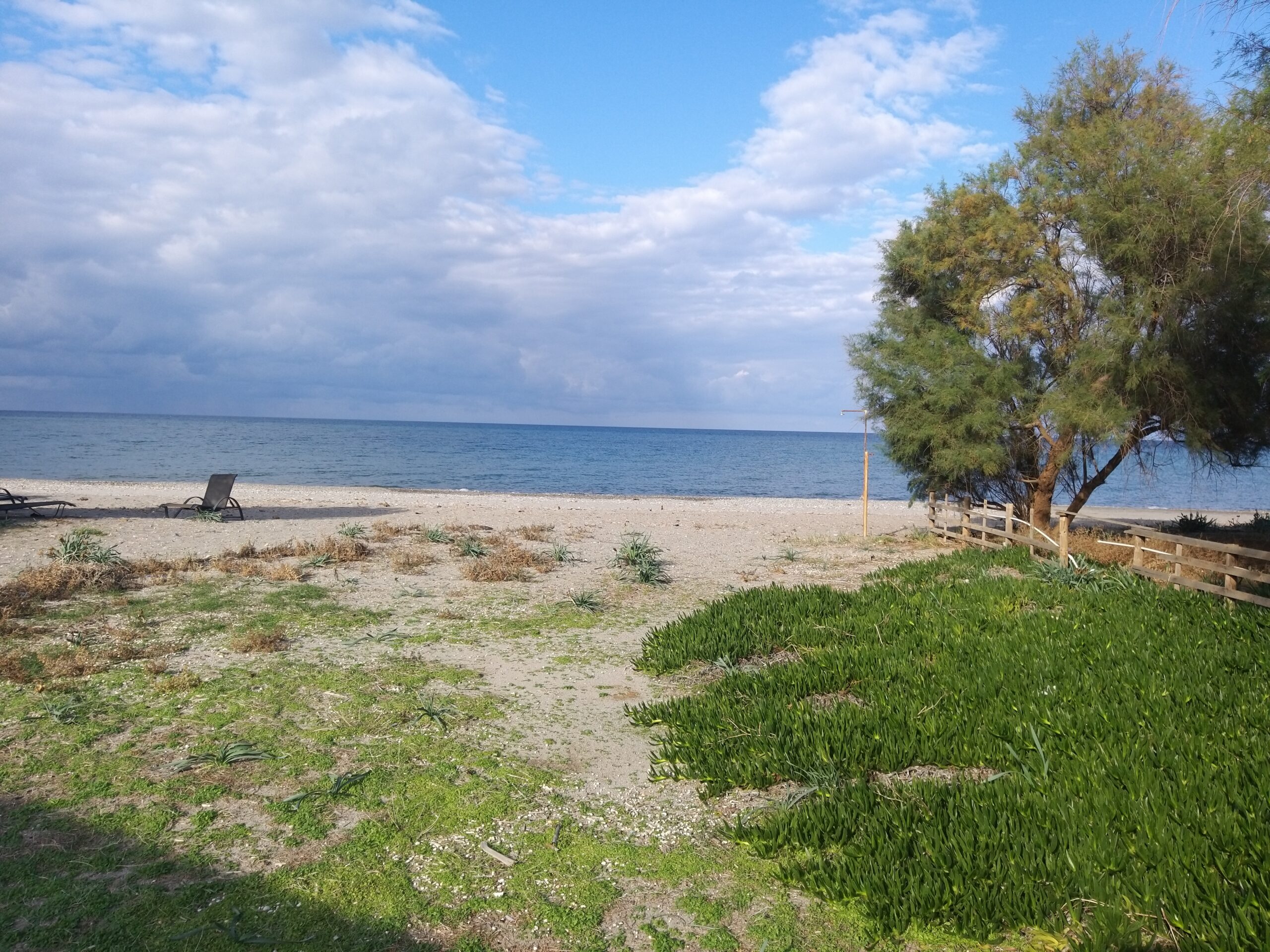 Beachfront villa for sale in Platanias, Chania. ID 0v-317