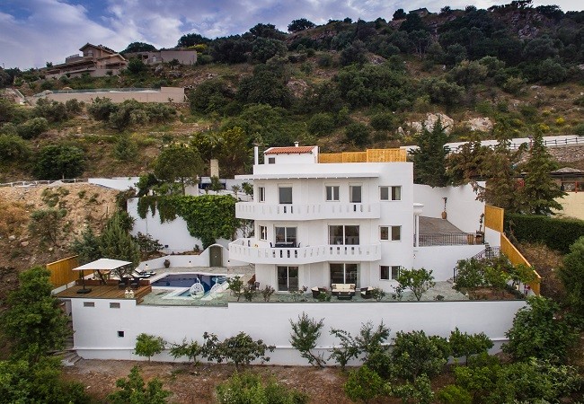 Luxury villa for sale in Heraklion, Crete. ID 2v-295