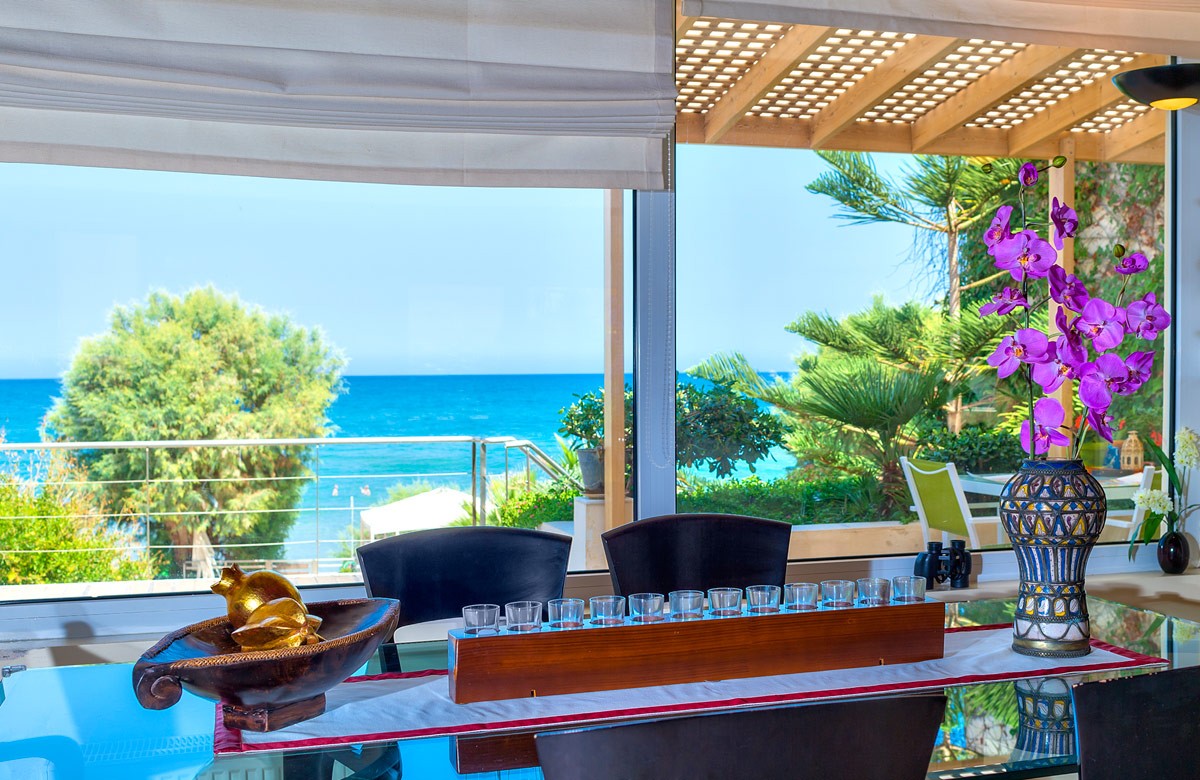 Beachfront Boutique Hotel of 3 Apartments and 2 Shops. ID 02-310