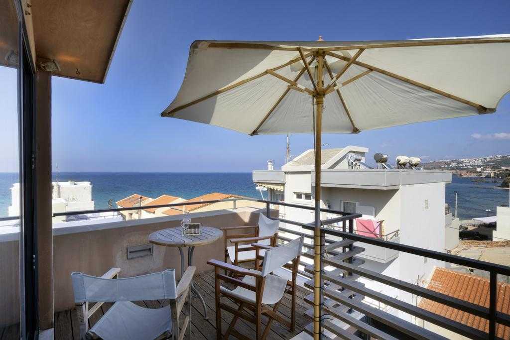 Block of apartments for sale in Chania, operating as Hotel. ID 02-298