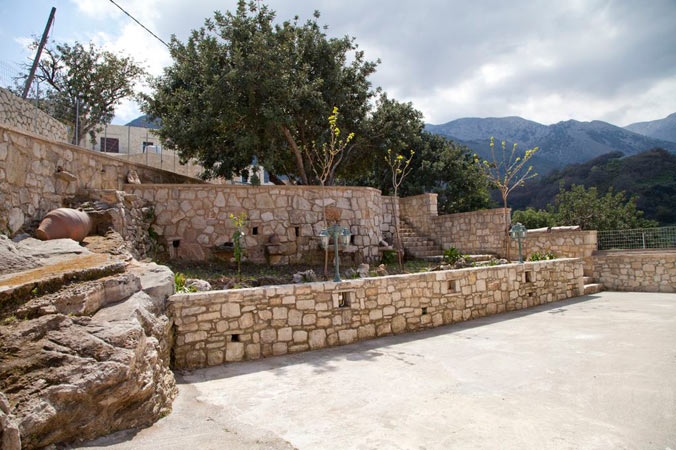 Stone villa for rent in Crete. ID H0-145