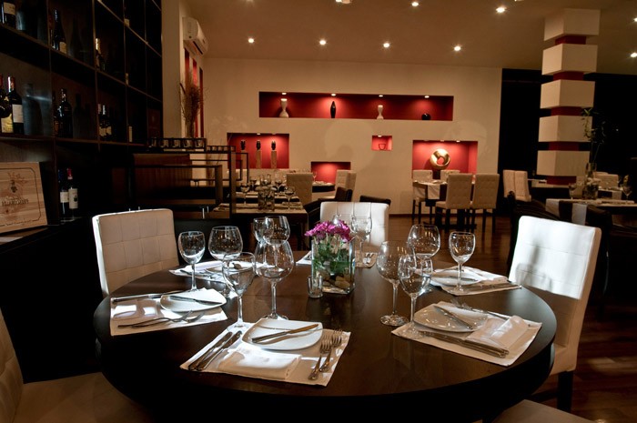 Successful Cafe Bar Restaurant for sale in Crete. ID 01-189