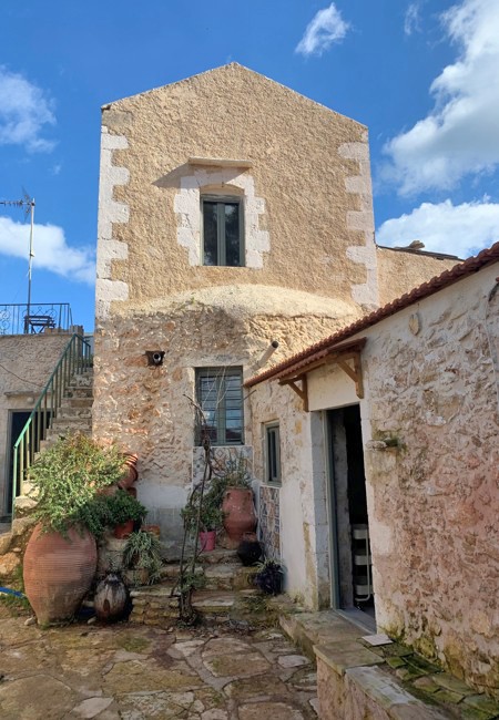 A complex of five one-bedroom apartments for sale in Apokoronas, Crete. ID 04-1243