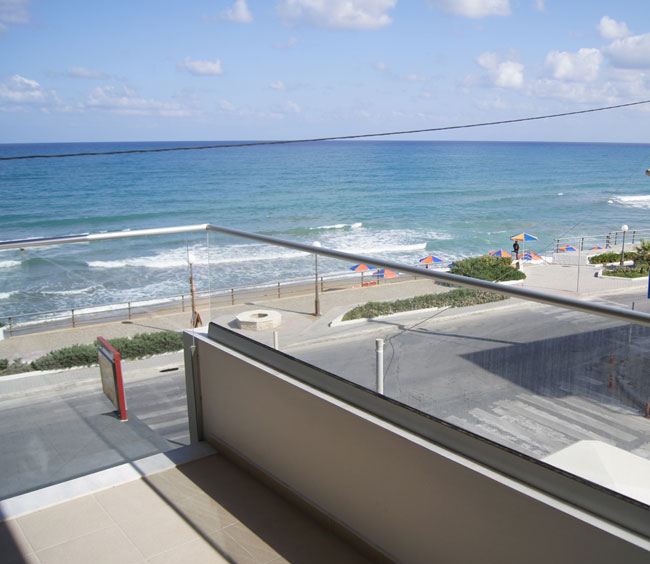 Crete seafront apartment for rent. ID 001-434b