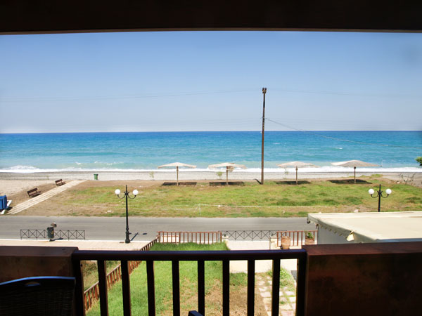 West of Chania beachfront rental apartment. ID 001-348