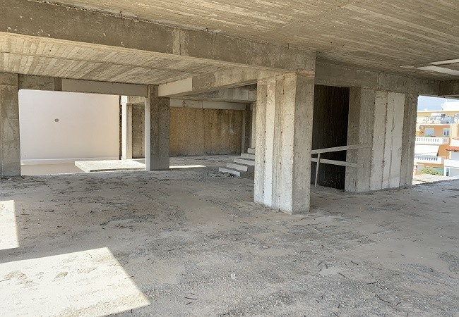 Building under construction for investment. ID 04-1159