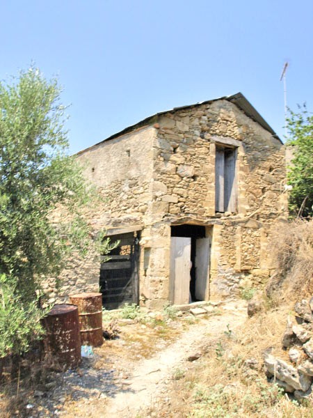 Traditional Cretan Home for Sale in Need of Renovation in Crete. ID 05-2533