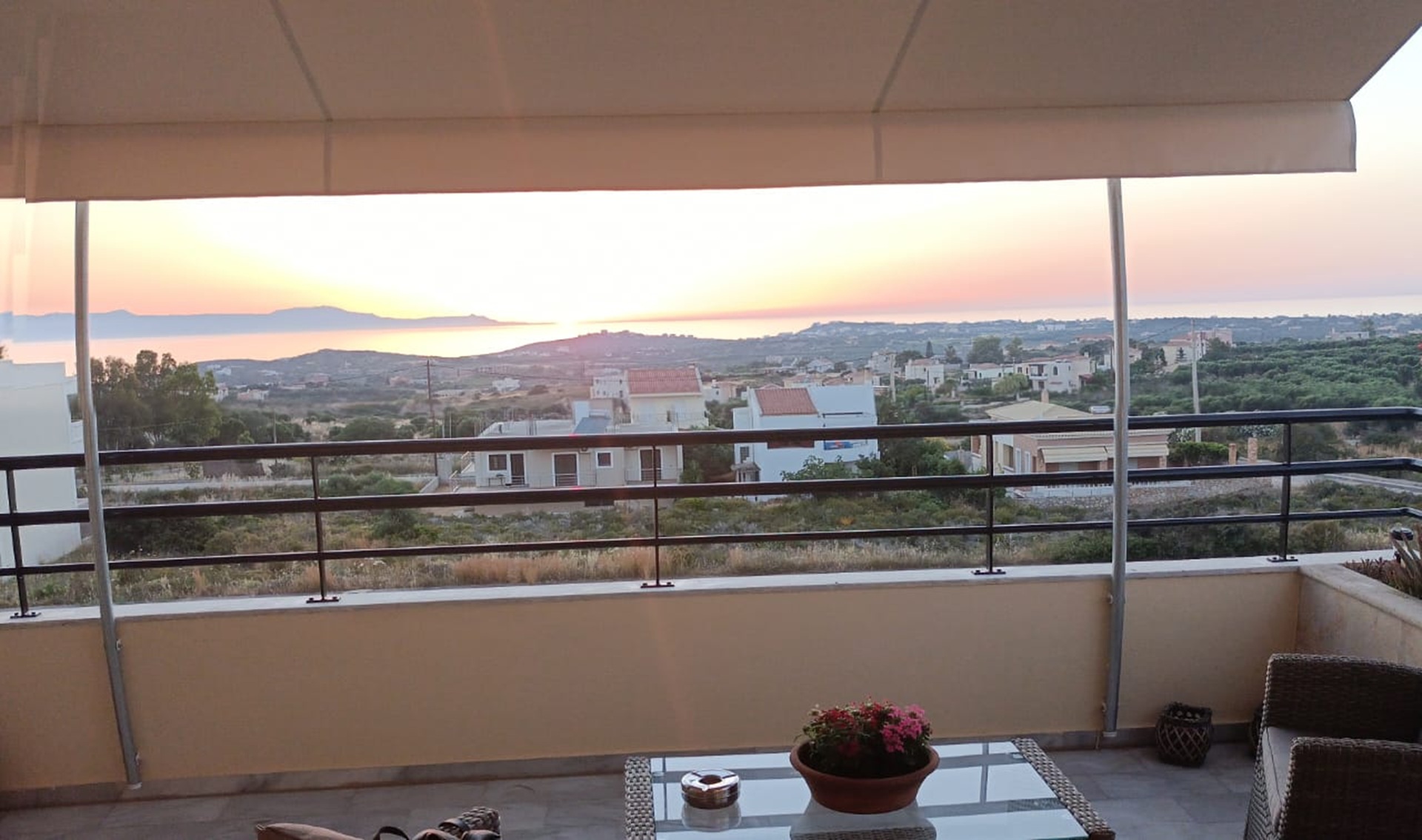 Seaview Three Bedroom Apartment for rent in Chorafakia. ID 04-11618
