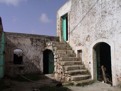 Close to village square - south coast. ID 05-2373