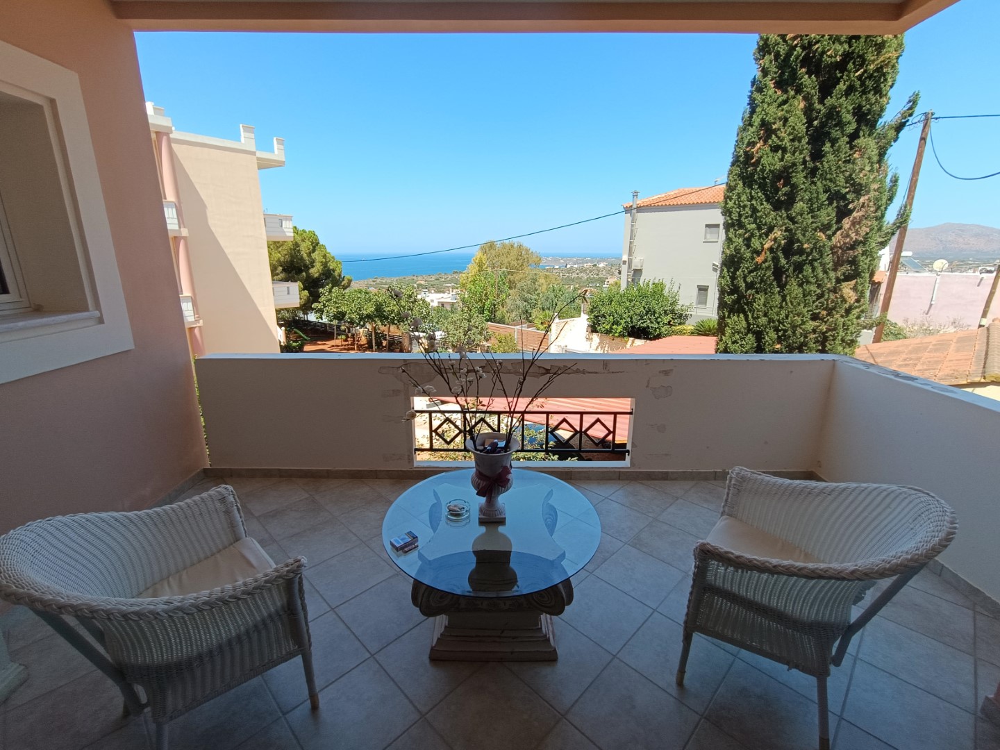 Spacious Apartment with Sea View in Kounoupidiana, Akrotiri