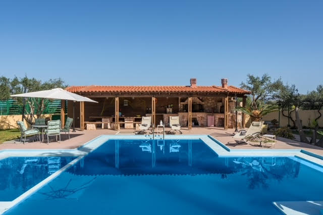 Apartment for sale in Aroni with mountain and sea views.