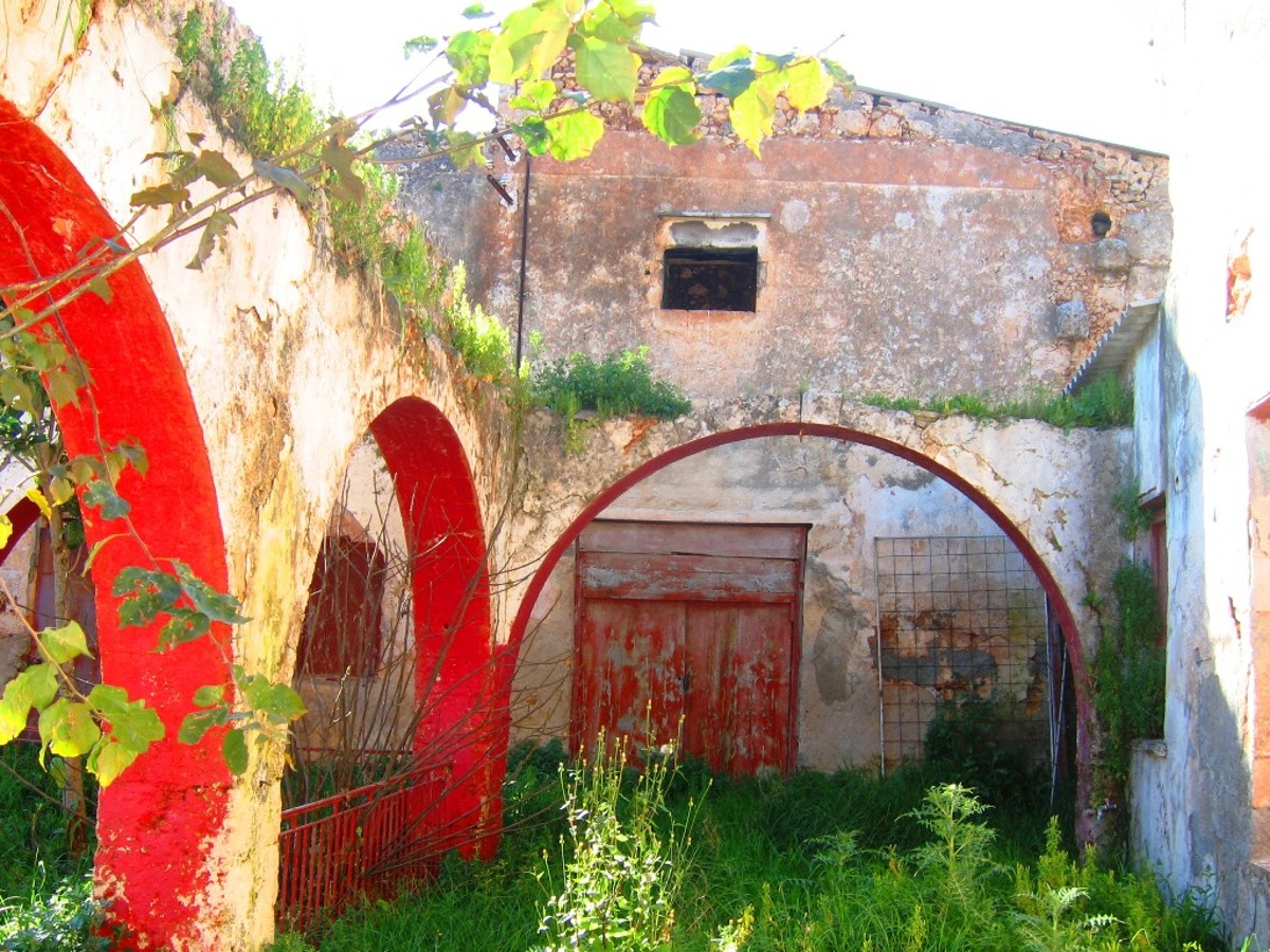 Old stone residence in Perivolia, Chania