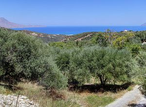 Investment Plot with nice sea views, west of Chania in Marediana