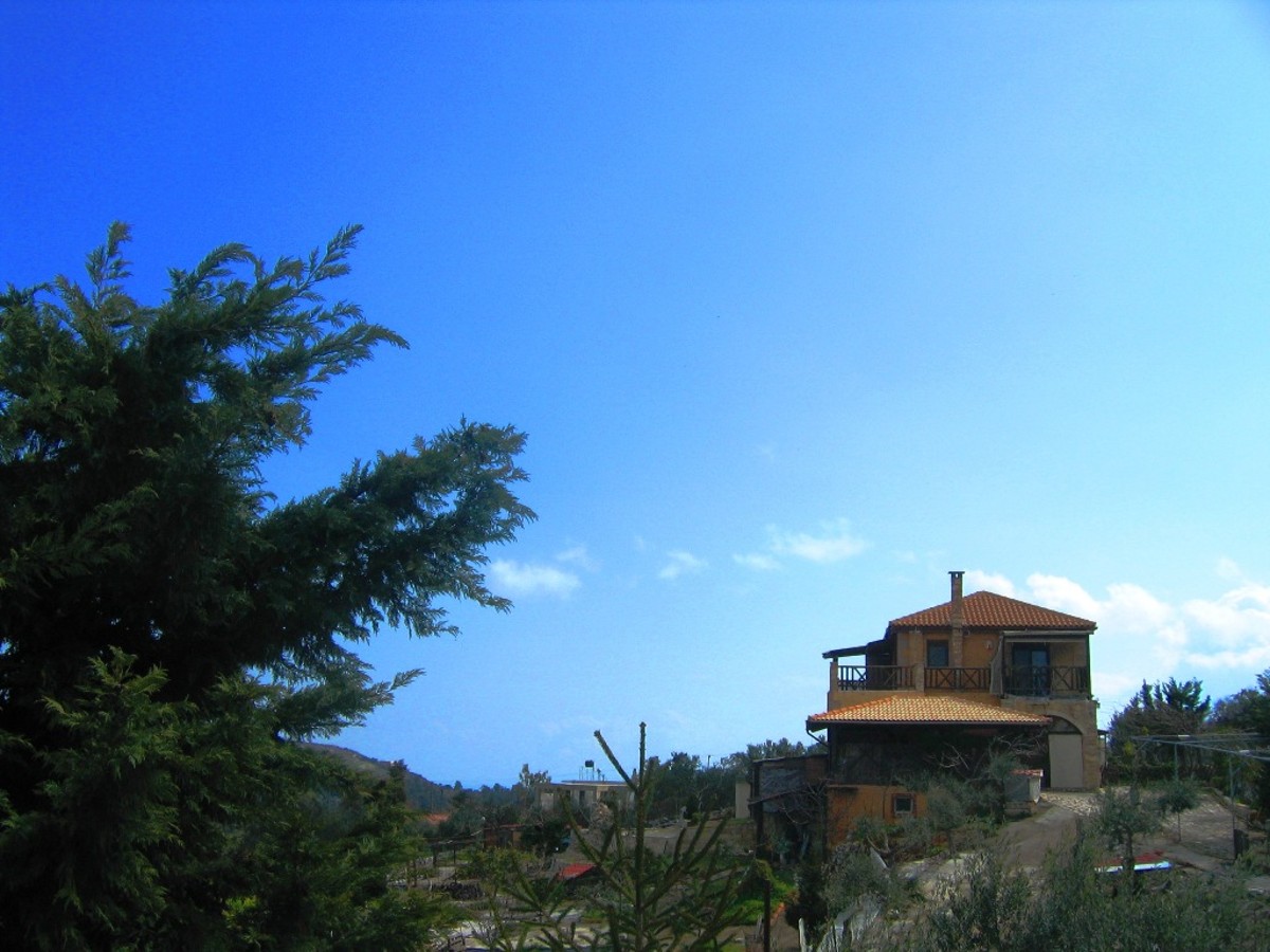 Countryside house with sea and mountain views